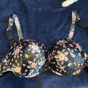 never worn bra from victoria’s secret